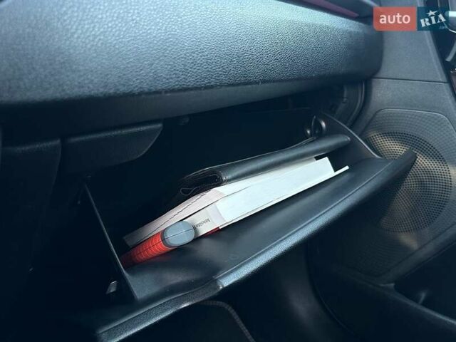 Сірий Кіа Niro, об'ємом двигуна 0 л та пробігом 76 тис. км за 22700 $, фото 31 на Automoto.ua