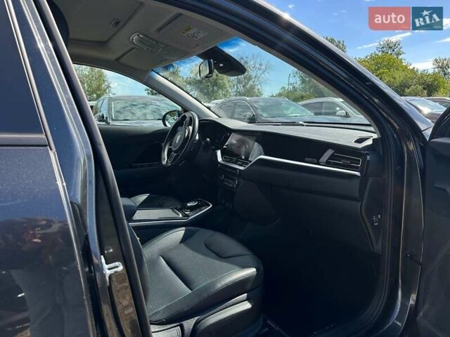 Серый Киа Niro, объемом двигателя 0 л и пробегом 97 тыс. км за 23200 $, фото 69 на Automoto.ua
