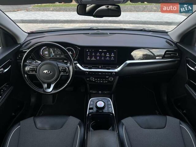 Серый Киа Niro, объемом двигателя 0 л и пробегом 72 тыс. км за 19750 $, фото 48 на Automoto.ua