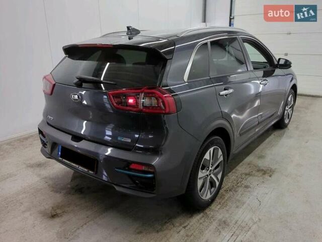 Серый Киа Niro, объемом двигателя 0 л и пробегом 124 тыс. км за 18132 $, фото 3 на Automoto.ua