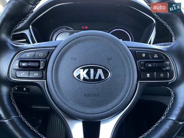 Сірий Кіа Niro, об'ємом двигуна 0 л та пробігом 107 тис. км за 21950 $, фото 41 на Automoto.ua