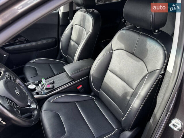 Серый Киа Niro, объемом двигателя 0 л и пробегом 110 тыс. км за 21200 $, фото 39 на Automoto.ua
