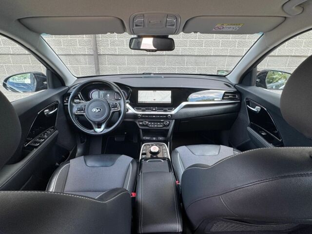 Серый Киа Niro, объемом двигателя 0 л и пробегом 93 тыс. км за 17900 $, фото 4 на Automoto.ua