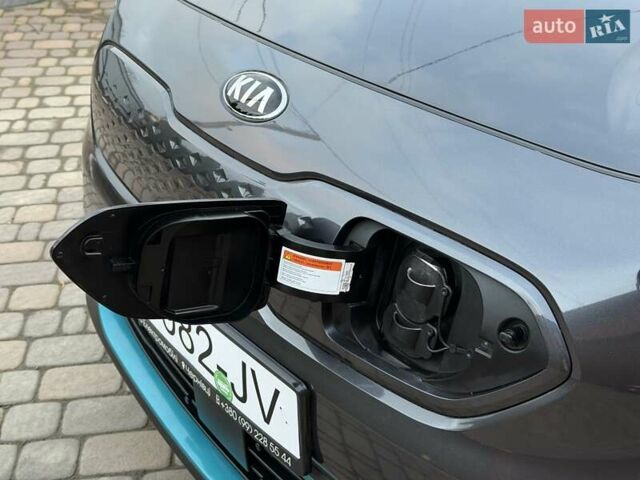 Сірий Кіа Niro, об'ємом двигуна 0 л та пробігом 118 тис. км за 20499 $, фото 101 на Automoto.ua
