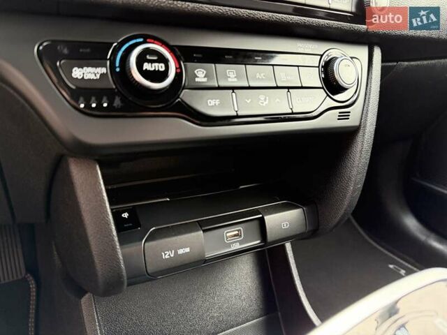 Сірий Кіа Niro, об'ємом двигуна 0 л та пробігом 71 тис. км за 21999 $, фото 48 на Automoto.ua