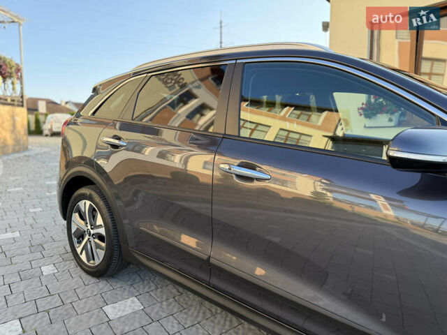 Серый Киа Niro, объемом двигателя 0 л и пробегом 145 тыс. км за 18800 $, фото 9 на Automoto.ua