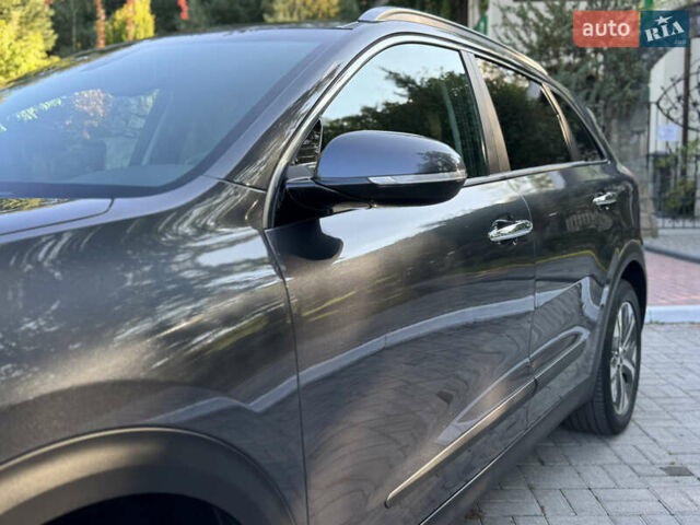Сірий Кіа Niro, об'ємом двигуна 0 л та пробігом 144 тис. км за 18200 $, фото 2 на Automoto.ua