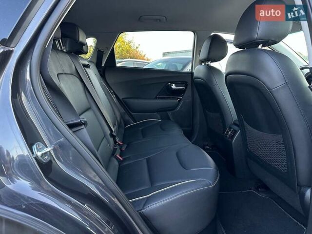 Сірий Кіа Niro, об'ємом двигуна 0 л та пробігом 76 тис. км за 21700 $, фото 49 на Automoto.ua