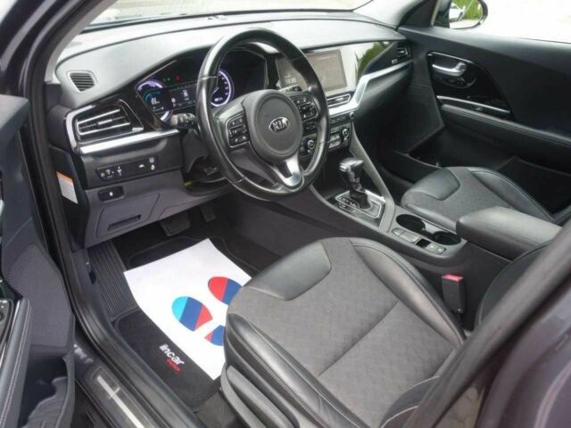 Серый Киа Niro, объемом двигателя 1.6 л и пробегом 45 тыс. км за 10100 $, фото 6 на Automoto.ua
