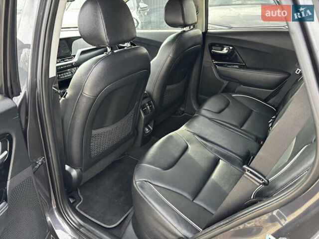 Серый Киа Niro, объемом двигателя 0 л и пробегом 110 тыс. км за 21200 $, фото 41 на Automoto.ua