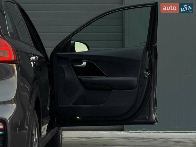 Серый Киа Niro, объемом двигателя 0 л и пробегом 164 тыс. км за 17550 $, фото 33 на Automoto.ua