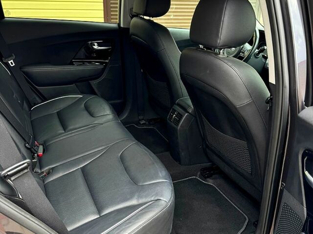 Сірий Кіа Niro, об'ємом двигуна 0.15 л та пробігом 58 тис. км за 21850 $, фото 4 на Automoto.ua