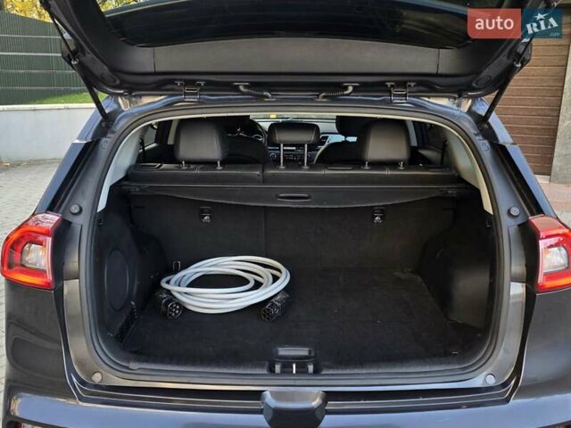 Серый Киа Niro, объемом двигателя 0 л и пробегом 144 тыс. км за 17250 $, фото 30 на Automoto.ua