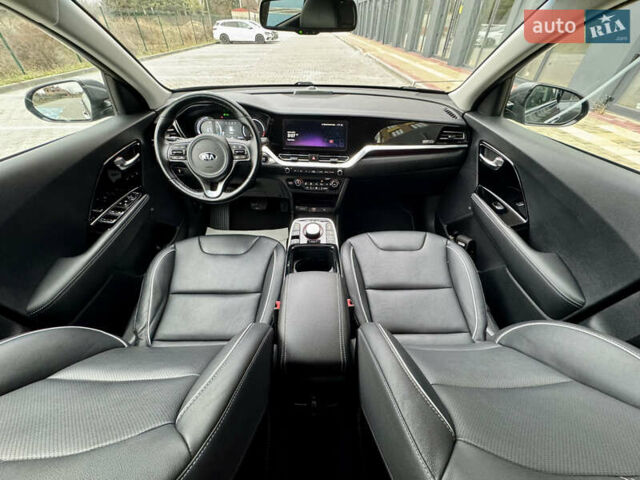 Серый Киа Niro, объемом двигателя 0 л и пробегом 109 тыс. км за 20500 $, фото 27 на Automoto.ua
