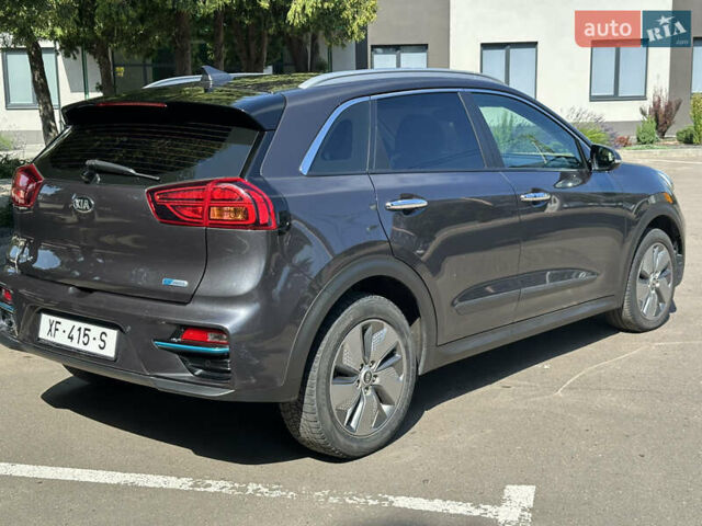 Сірий Кіа Niro, об'ємом двигуна 0 л та пробігом 143 тис. км за 17900 $, фото 4 на Automoto.ua