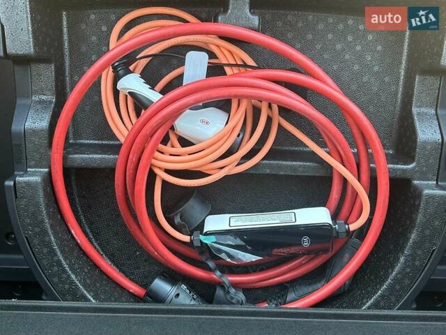 Сірий Кіа Niro, об'ємом двигуна 0 л та пробігом 76 тис. км за 22700 $, фото 48 на Automoto.ua