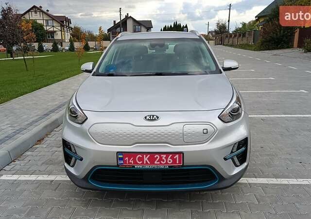 Серый Киа Niro, объемом двигателя 0 л и пробегом 82 тыс. км за 19500 $, фото 2 на Automoto.ua