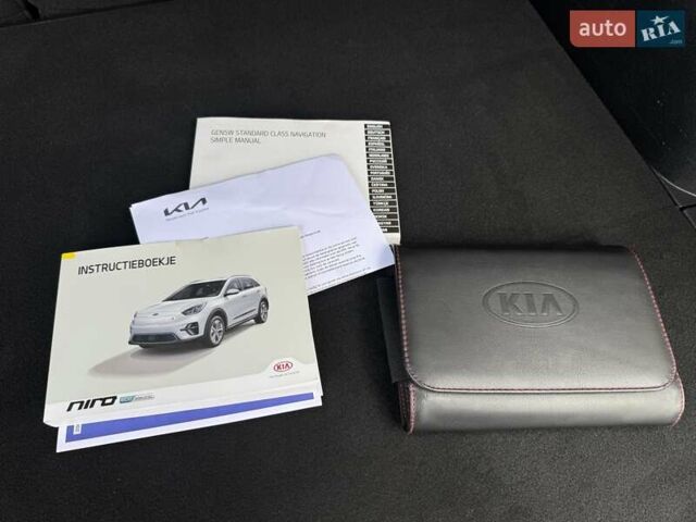 Сірий Кіа Niro, об'ємом двигуна 0 л та пробігом 118 тис. км за 19300 $, фото 131 на Automoto.ua