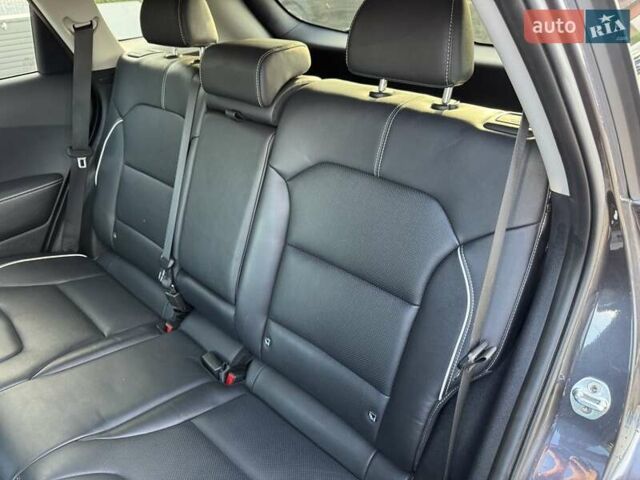 Серый Киа Niro, объемом двигателя 0 л и пробегом 142 тыс. км за 18900 $, фото 4 на Automoto.ua