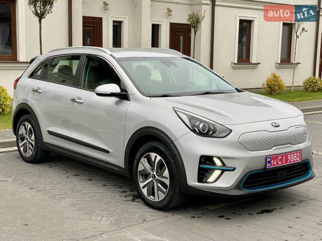 Сірий Кіа Niro, об'ємом двигуна 0 л та пробігом 63 тис. км за 20899 $, фото 8 на Automoto.ua