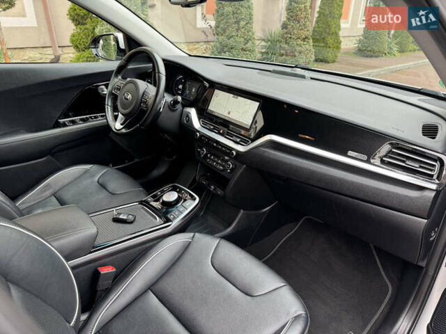 Серый Киа Niro, объемом двигателя 0 л и пробегом 118 тыс. км за 19350 $, фото 112 на Automoto.ua