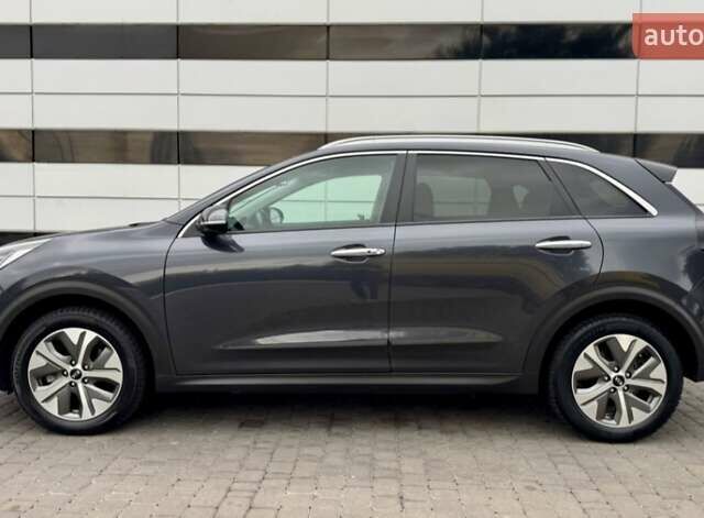 Серый Киа Niro, объемом двигателя 0 л и пробегом 147 тыс. км за 18800 $, фото 1 на Automoto.ua