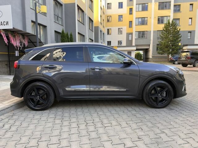 Серый Киа Niro, объемом двигателя 0 л и пробегом 112 тыс. км за 16999 $, фото 10 на Automoto.ua