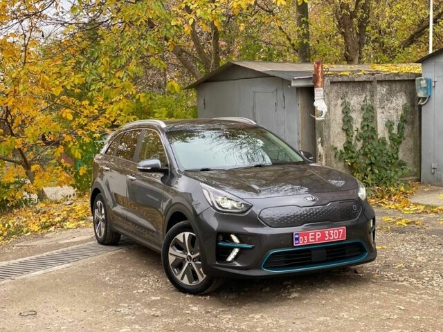 Киа Niro 2020 в Тернополе на Automoto.ua Серый Киа Niro, объемом двигателя 0 л и пробегом 149 тыс. км за 18700 $, фото 5 на Automoto.ua