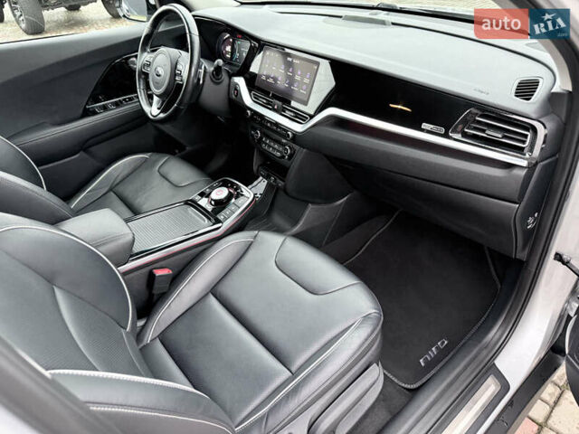 Серый Киа Niro, объемом двигателя 0 л и пробегом 126 тыс. км за 21500 $, фото 26 на Automoto.ua