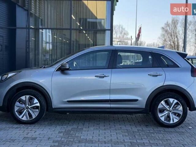 Кіа Niro 2020 у Чернівцях на Automoto.ua Сірий Кіа Niro, об'ємом двигуна 0 л та пробігом 12 тис. км за 19100 $, фото 1 на Automoto.ua