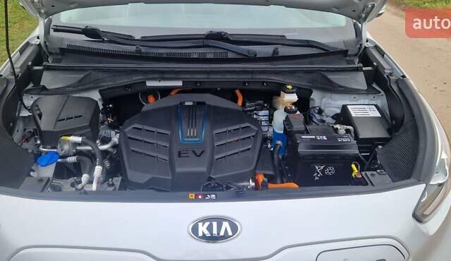 Серый Киа Niro, объемом двигателя 0 л и пробегом 167 тыс. км за 18400 $, фото 38 на Automoto.ua