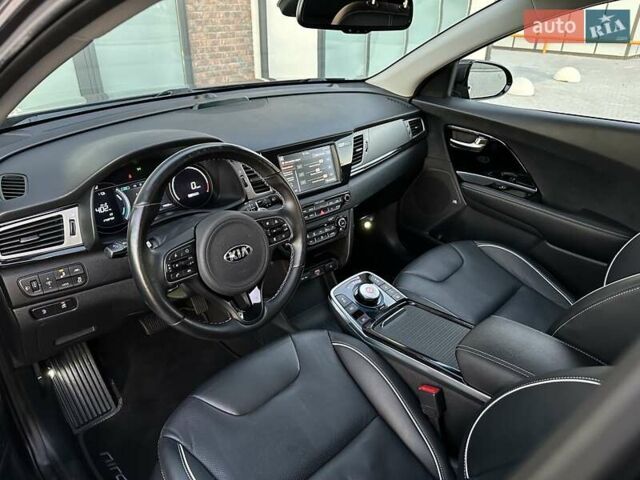 Серый Киа Niro, объемом двигателя 0 л и пробегом 74 тыс. км за 18200 $, фото 29 на Automoto.ua