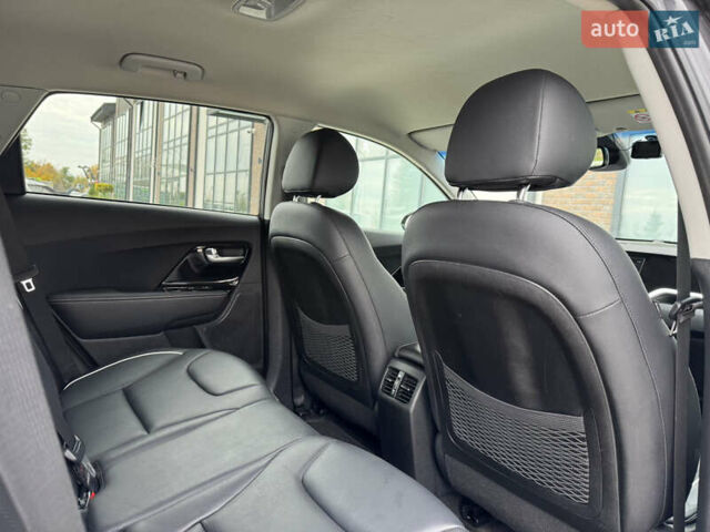 Серый Киа Niro, объемом двигателя 0 л и пробегом 139 тыс. км за 18900 $, фото 5 на Automoto.ua