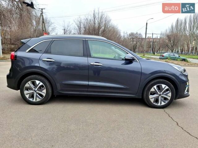 Серый Киа Niro, объемом двигателя 0 л и пробегом 115 тыс. км за 20300 $, фото 7 на Automoto.ua