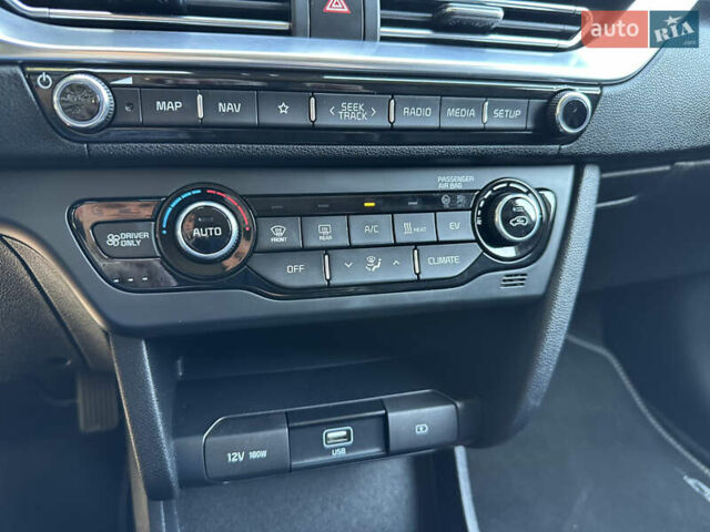 Сірий Кіа Niro, об'ємом двигуна 0 л та пробігом 143 тис. км за 17900 $, фото 44 на Automoto.ua