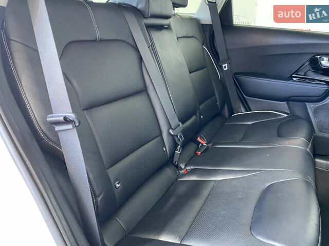 Сірий Кіа Niro, об'ємом двигуна 0 л та пробігом 158 тис. км за 19950 $, фото 9 на Automoto.ua