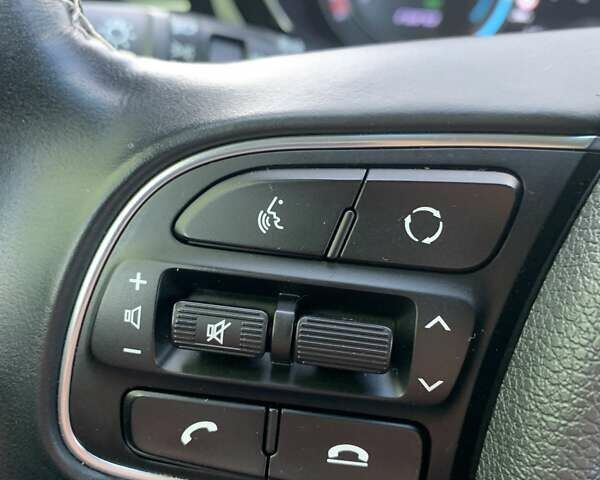 Сірий Кіа Niro, об'ємом двигуна 0 л та пробігом 73 тис. км за 18900 $, фото 29 на Automoto.ua