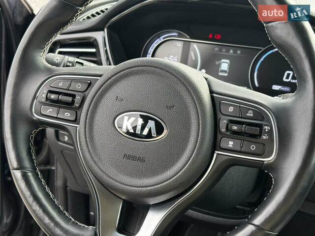Серый Киа Niro, объемом двигателя 0 л и пробегом 112 тыс. км за 20800 $, фото 13 на Automoto.ua