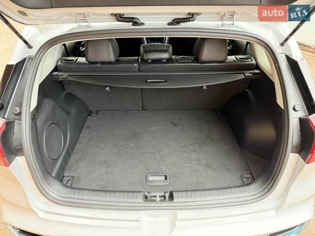 Сірий Кіа Niro, об'ємом двигуна 0 л та пробігом 71 тис. км за 21999 $, фото 81 на Automoto.ua