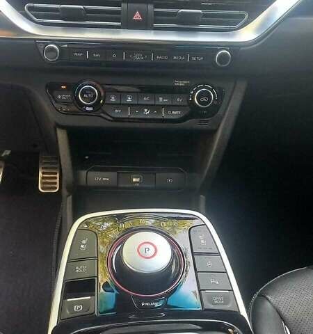 Серый Киа Niro, объемом двигателя 0 л и пробегом 75 тыс. км за 23200 $, фото 19 на Automoto.ua