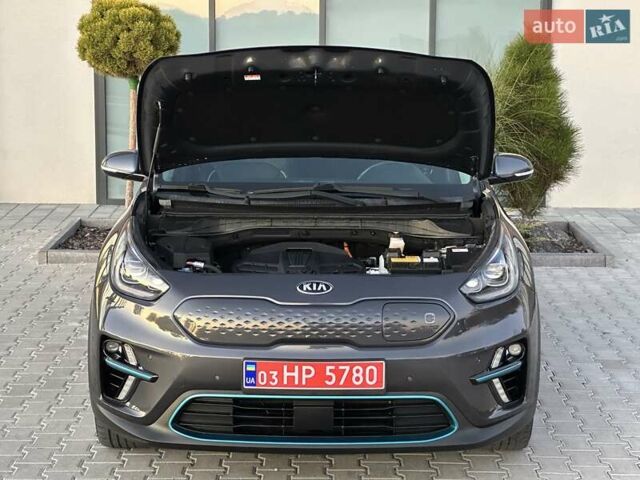 Серый Киа Niro, объемом двигателя 0 л и пробегом 74 тыс. км за 18200 $, фото 56 на Automoto.ua
