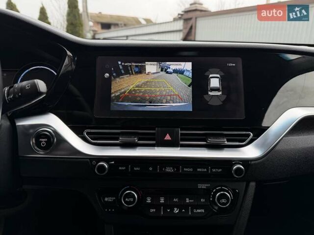 Сірий Кіа Niro, об'ємом двигуна 0 л та пробігом 71 тис. км за 21999 $, фото 51 на Automoto.ua