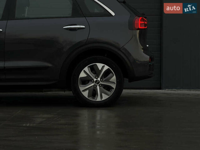 Серый Киа Niro, объемом двигателя 0 л и пробегом 164 тыс. км за 17550 $, фото 20 на Automoto.ua