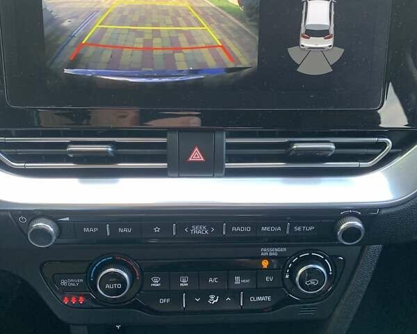 Сірий Кіа Niro, об'ємом двигуна 0 л та пробігом 73 тис. км за 18900 $, фото 14 на Automoto.ua