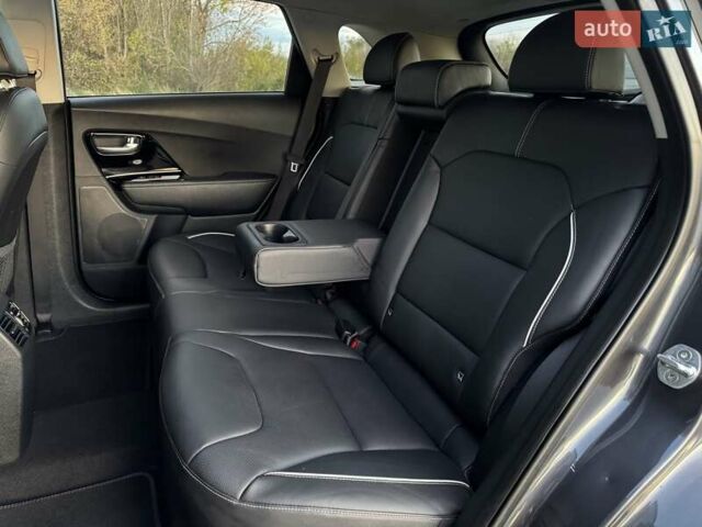 Сірий Кіа Niro, об'ємом двигуна 0 л та пробігом 135 тис. км за 17500 $, фото 61 на Automoto.ua
