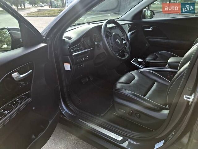 Сірий Кіа Niro, об'ємом двигуна 0 л та пробігом 126 тис. км за 20900 $, фото 14 на Automoto.ua