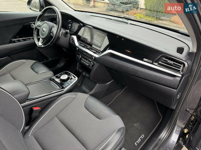 Серый Киа Niro, объемом двигателя 0 л и пробегом 158 тыс. км за 17750 $, фото 59 на Automoto.ua