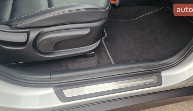 Серый Киа Niro, объемом двигателя 0 л и пробегом 167 тыс. км за 18400 $, фото 14 на Automoto.ua