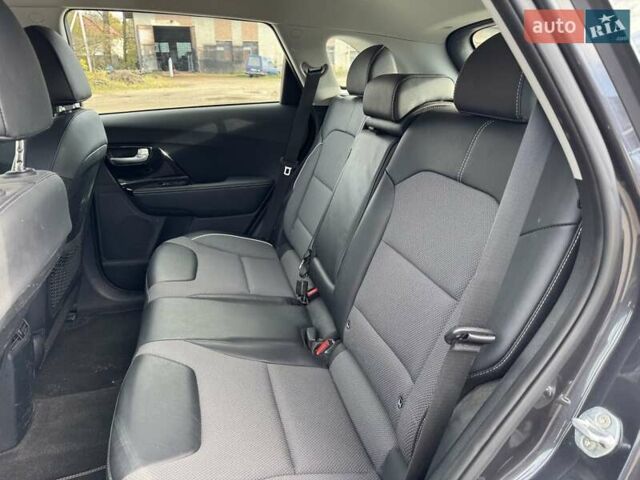 Серый Киа Niro, объемом двигателя 0 л и пробегом 149 тыс. км за 18200 $, фото 21 на Automoto.ua