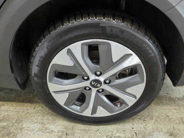 Серый Киа Niro, объемом двигателя 0 л и пробегом 79 тыс. км за 16200 $, фото 10 на Automoto.ua